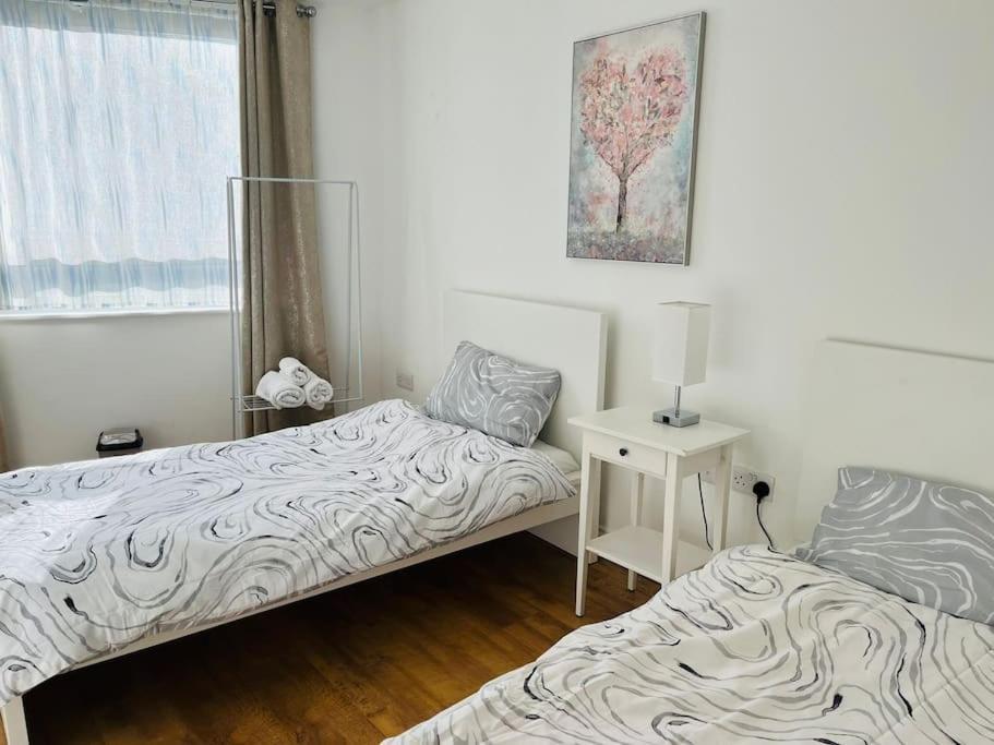 Bright And Calm Apartment - Watford วัตฟอร์ด ภายนอก รูปภาพ