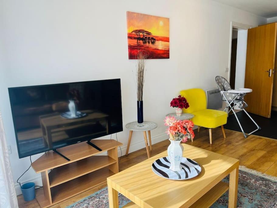 Bright And Calm Apartment - Watford วัตฟอร์ด ภายนอก รูปภาพ