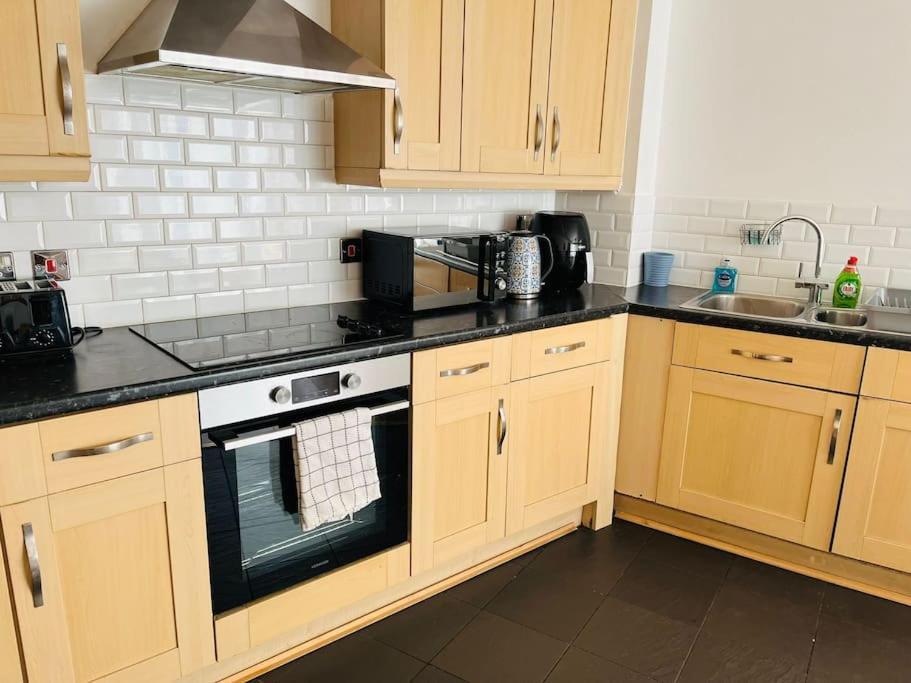 Bright And Calm Apartment - Watford วัตฟอร์ด ภายนอก รูปภาพ